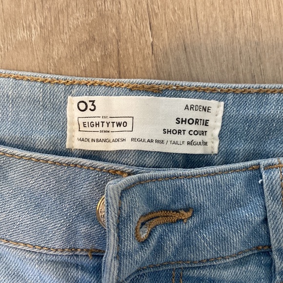 Womens jean shorts - Picture 3 of 3